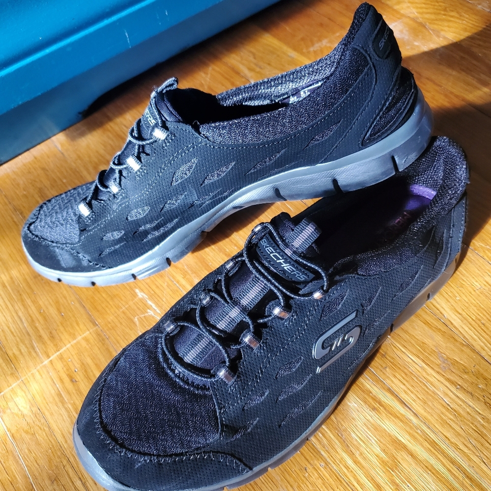 Skechers memory foam (air-cooled) -  black walking & sports shoe - size 9.5